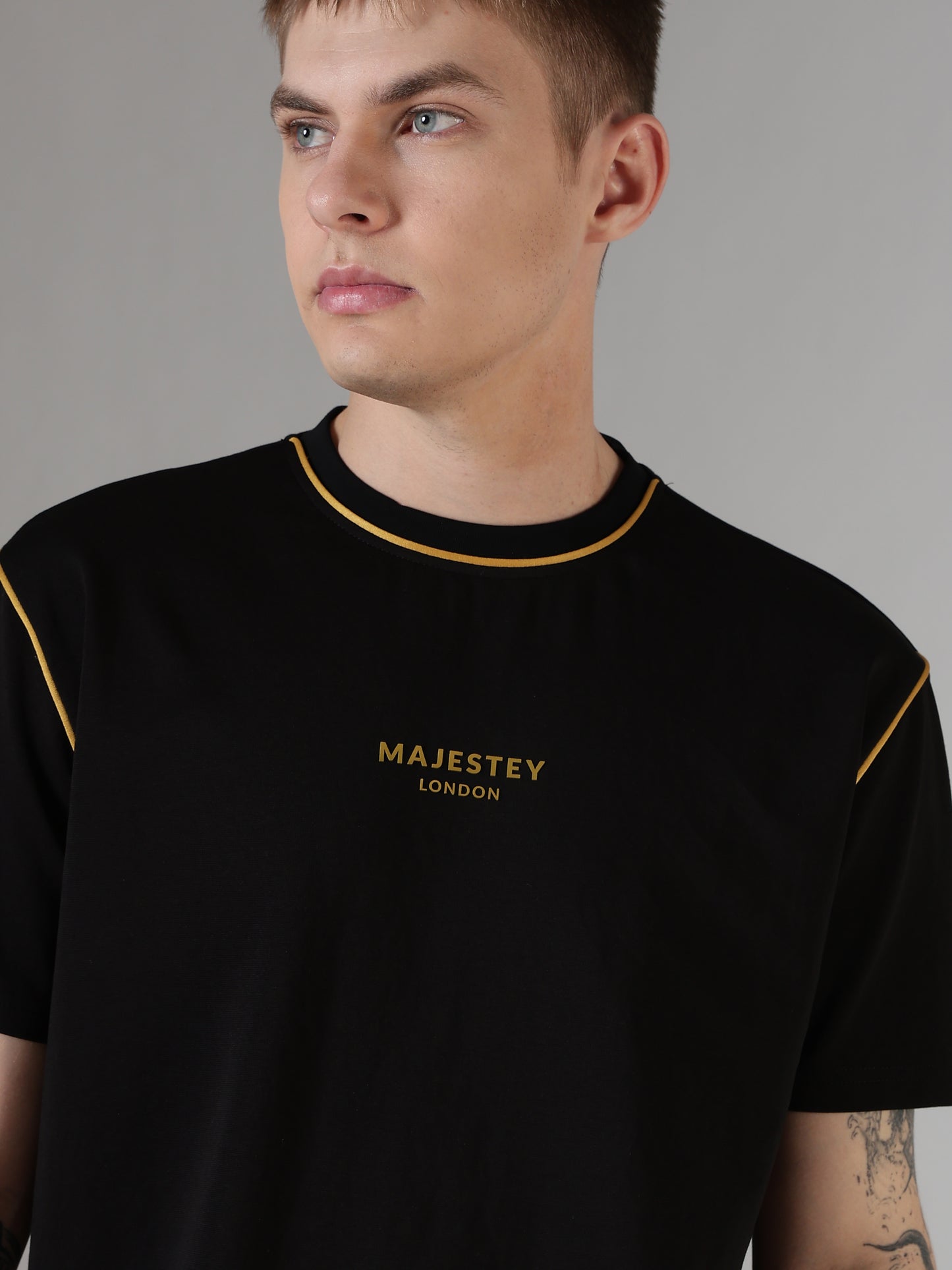 Contour Signature Tee – Black