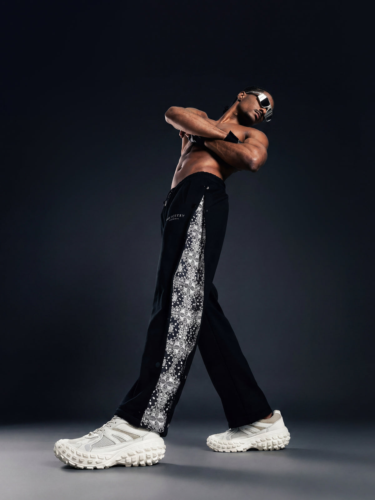 TRACKPANTS
